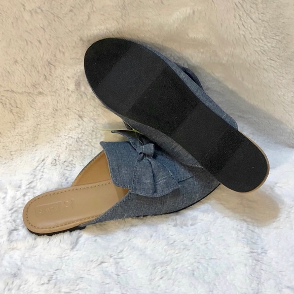 ✨🆕💙CRAZY 8 GIRLS BLUE CHAMBRAY SANDALS💙 - Picture 4 of 4